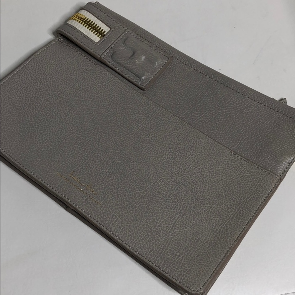 The Sold Out !! India Hicks Big Zipper clutch